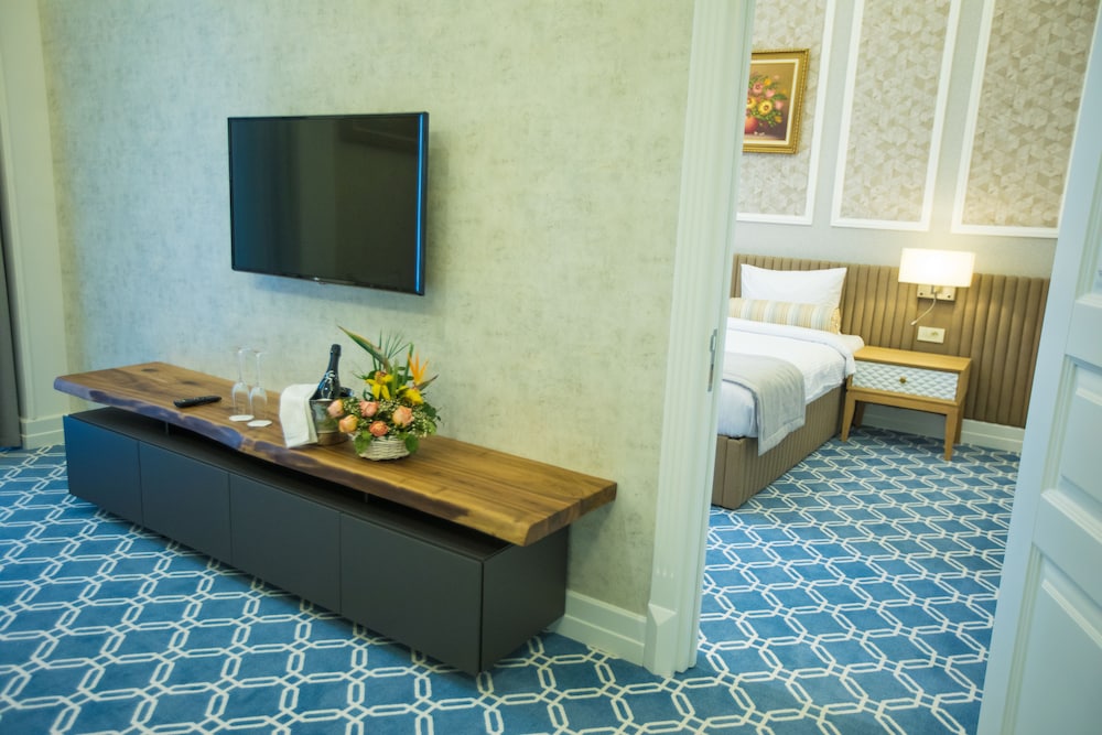 Executive Suite, 1 King Bed - Photo 5