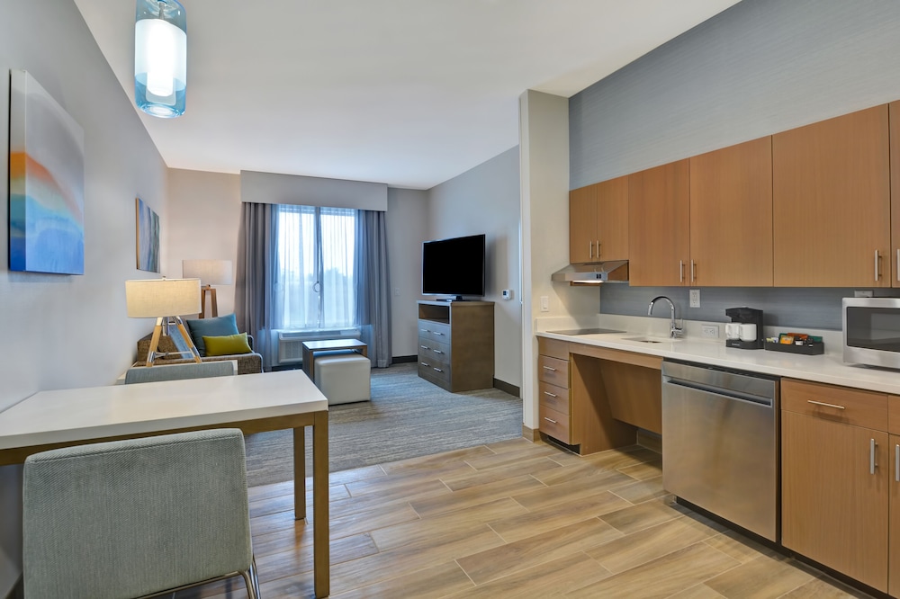 Suite, 1 King Bed, Accessible (Hearing) - Photo 4