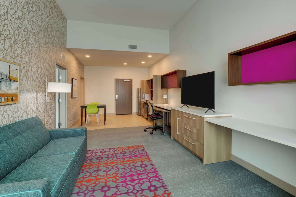 Suite, 1 King Bed, Accessible (Roll-In Shower) photo 1