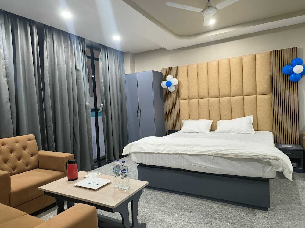 Luxury Suite