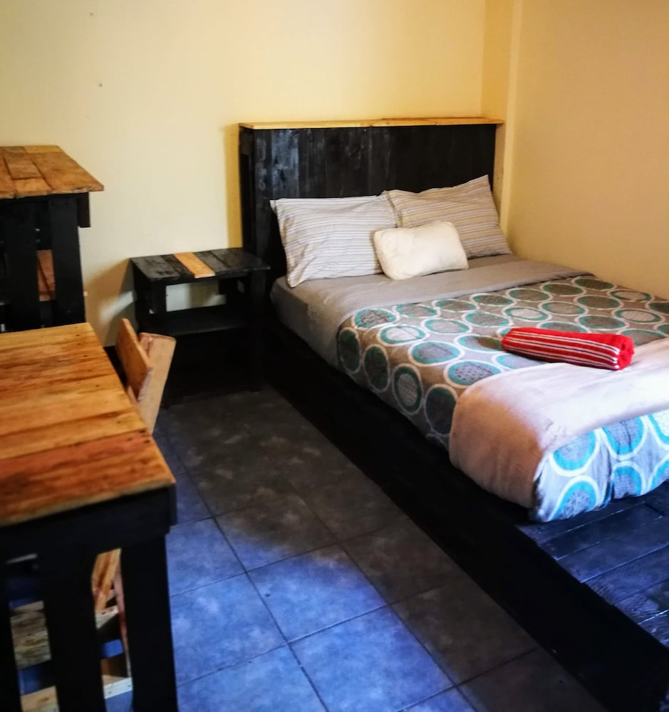 Basic Double Room, 1 Double Bed, Non Smoking photo 2