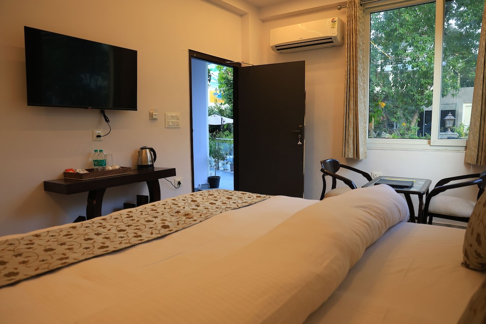 Executive Room - Photo 1