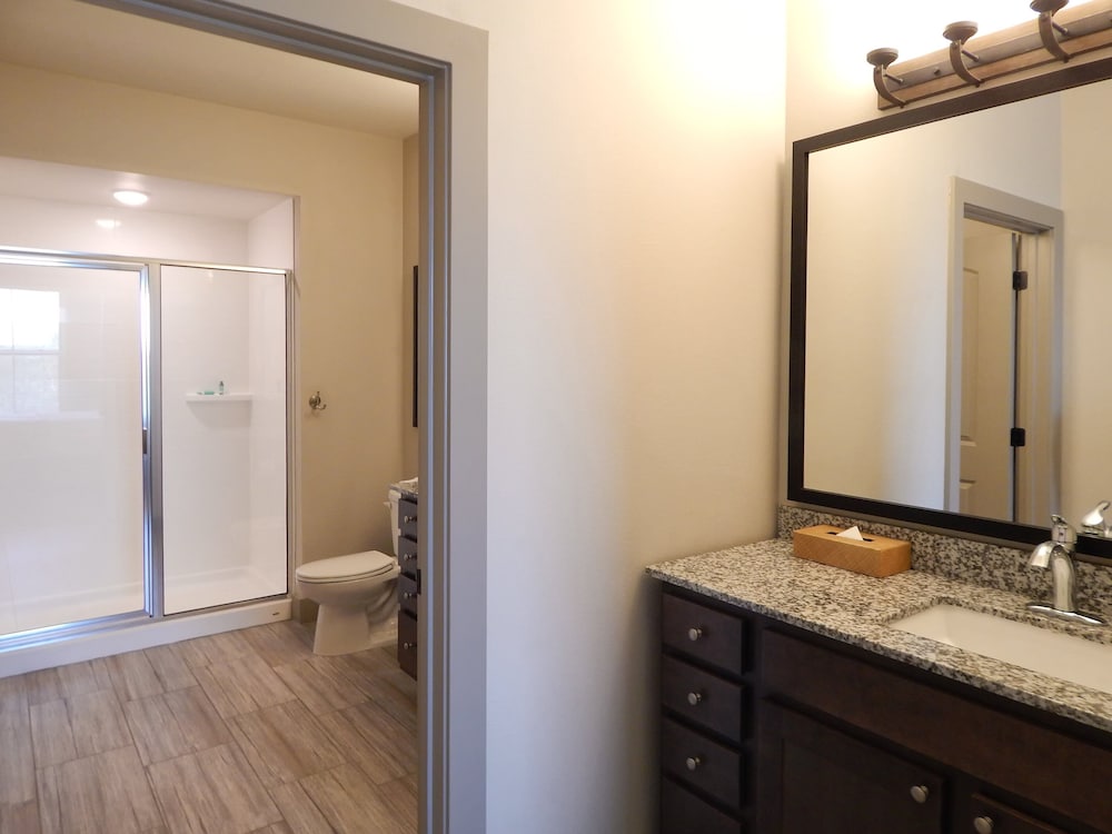 Condo, 1 Bedroom photo 2