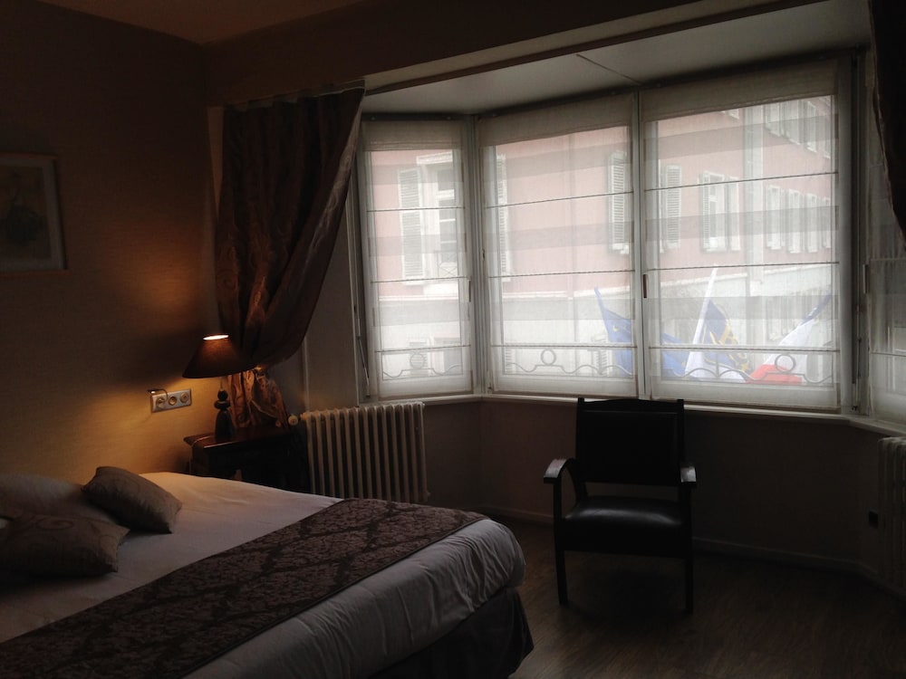 Suite, 1 King Bed - Photo 1