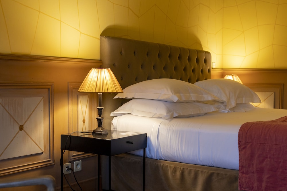 Classic Suite, 1 Double Bed, Mountain View, Garden Area Classic Suite, 1 Double Bed, Mountain View, Garden Area