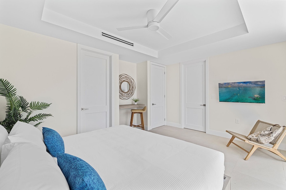 Family Townhome, 2 Bedrooms, Pool View