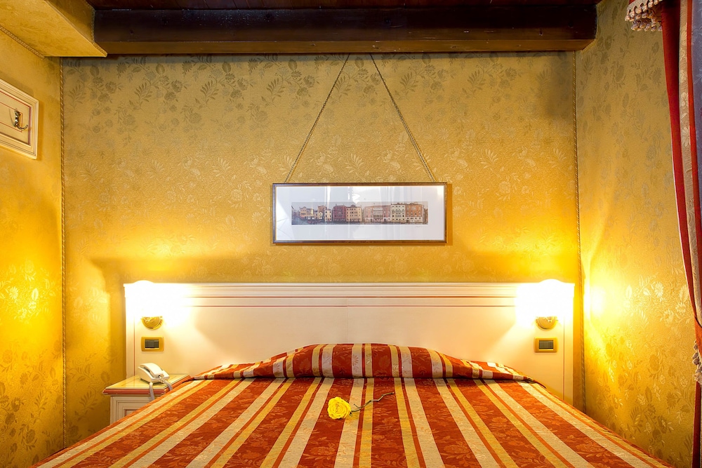 Classic Double or Twin Room photo 3