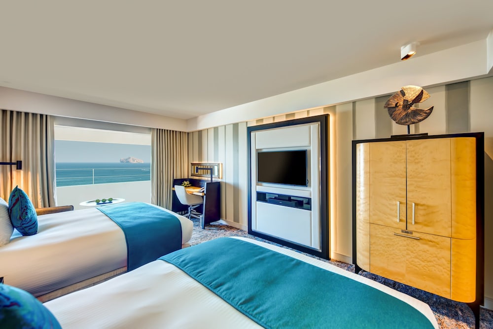 Room, 2 Queen Beds, Balcony, Sea View (Lounge Access) - Photo 1