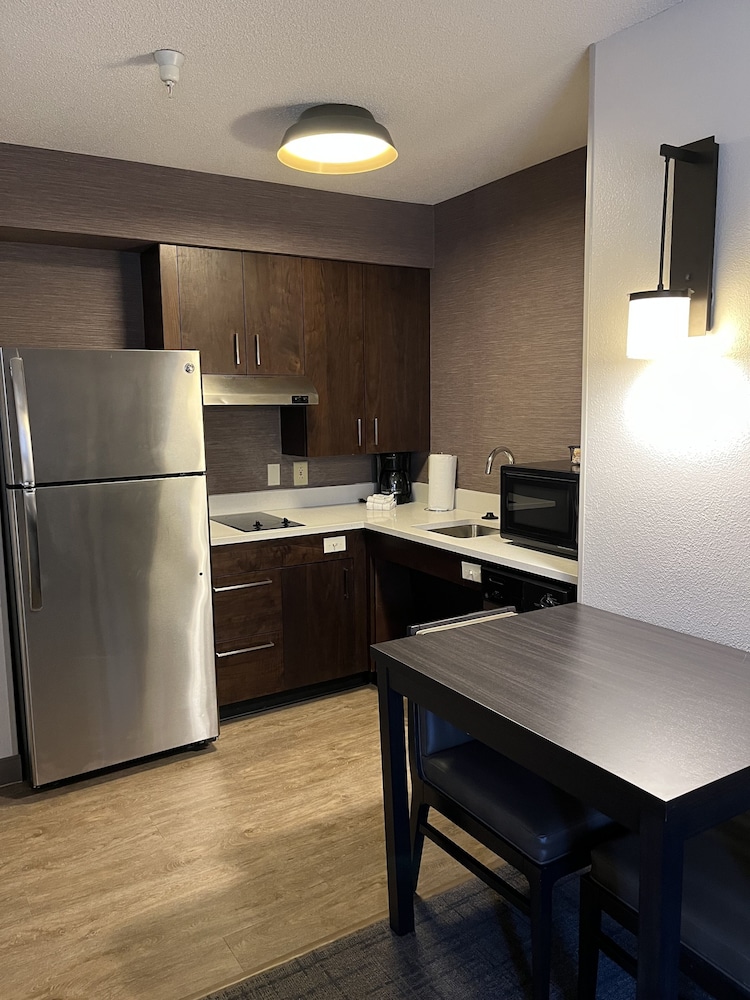 Studio Suite, 1 Queen Bed with Sofa bed, Accessible, Fireplace, photo 6