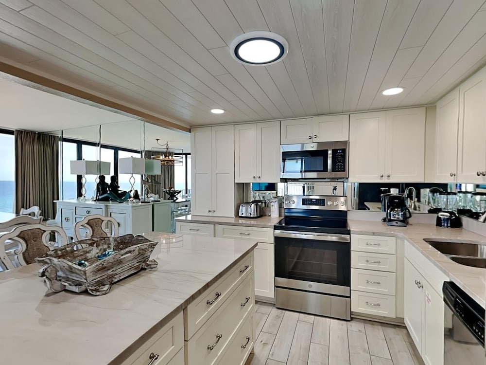 Condo, Multiple Beds, Balcony, Ocean View (T2 1001 - No Pets) photo 3