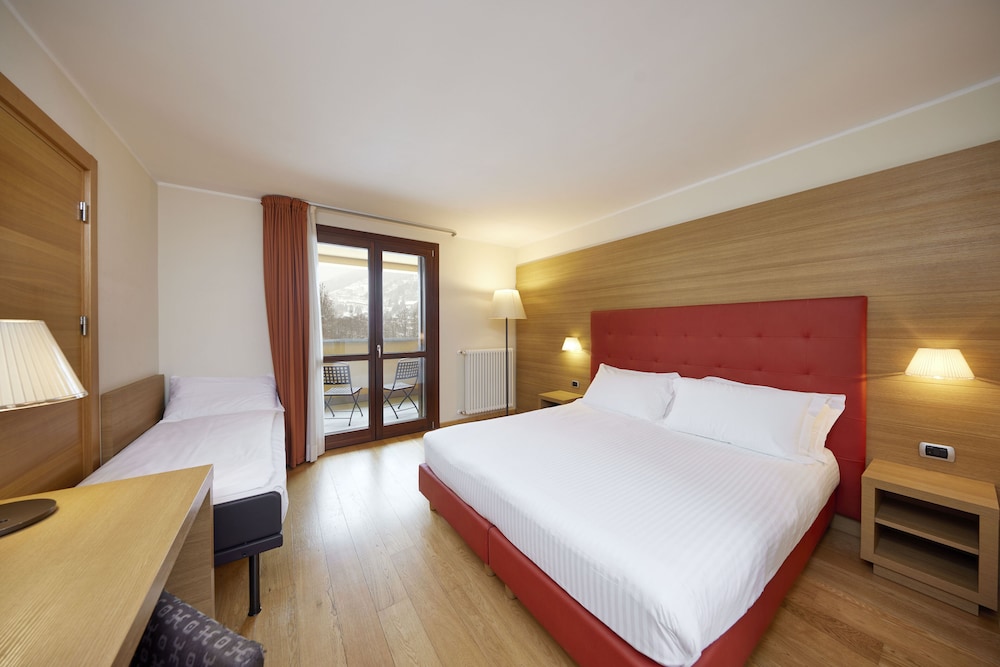 Standard Triple Room, Balcony photo 1