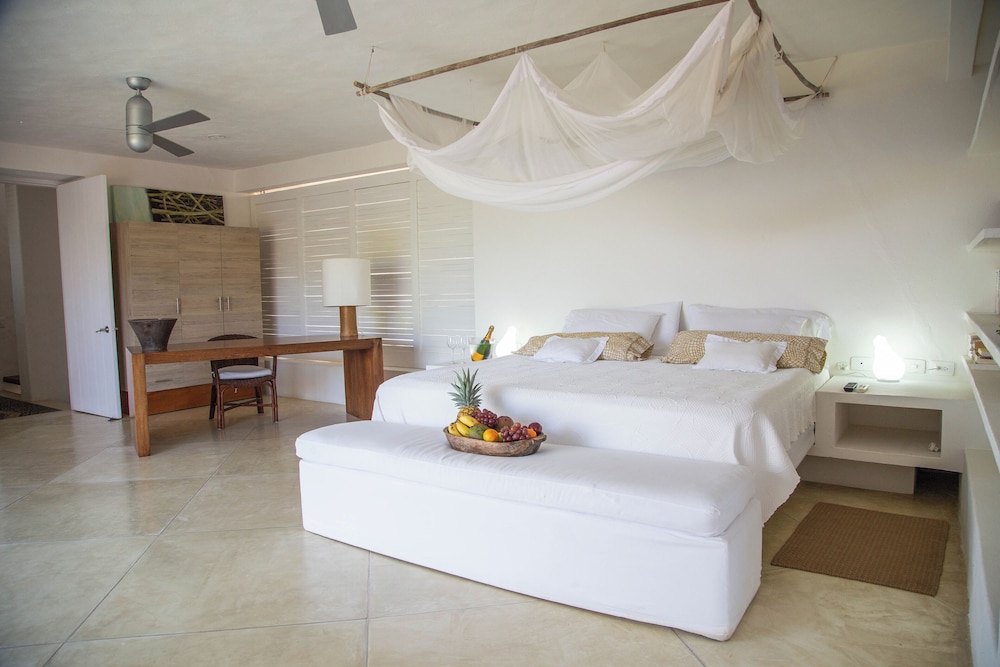Deluxe Suite, 1 Bedroom, Balcony, Partial Sea View photo 1