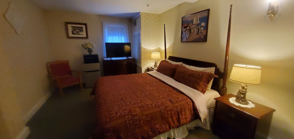 Standard Double Room, 1 King Bed photo 3