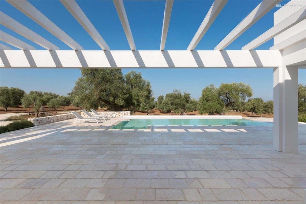 Villa photo 2