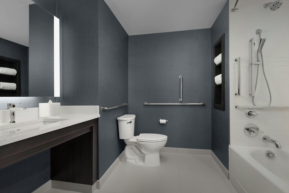 Suite, 1 Bedroom - Photo 6