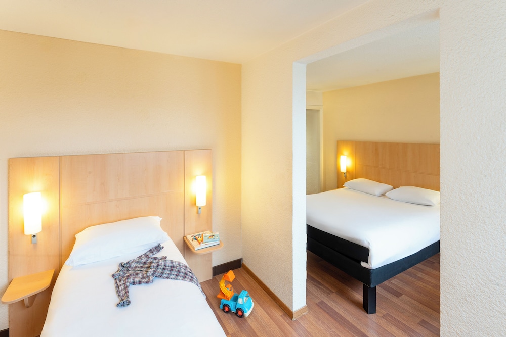 Standard Room, Multiple Beds photo 1