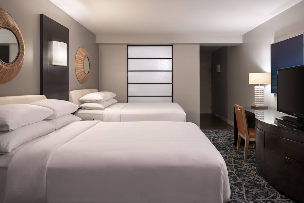Room, 2 Queen Beds, Balcony, Ocean View - Photo 2