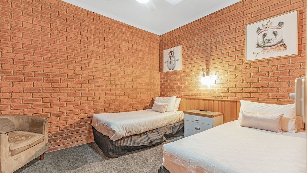 Family Room, Non Smoking, Kitchenette photo 3
