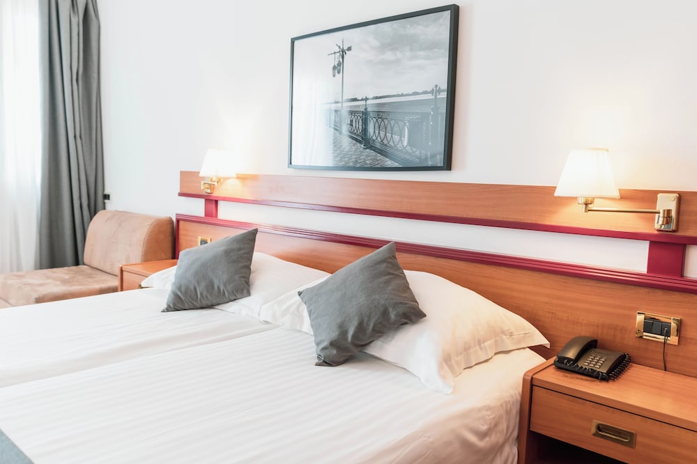 Superior Double Room, Balcony, Sea Facing - Photo 6