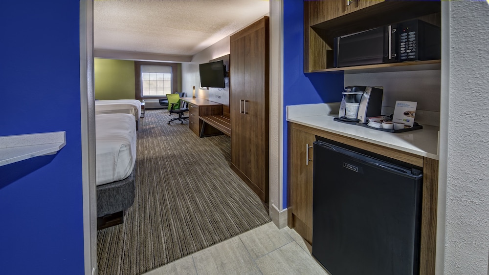 Suite, Multiple Beds - Photo 4