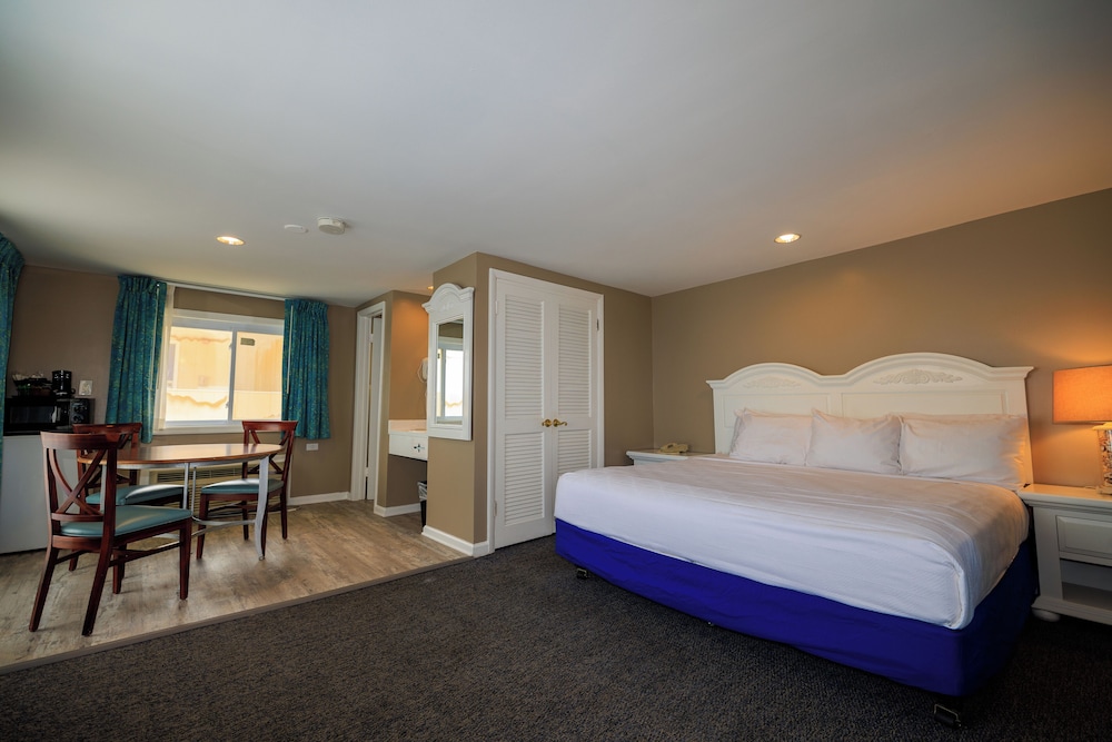 Ocean Front, 1 King Bed, Balcony
