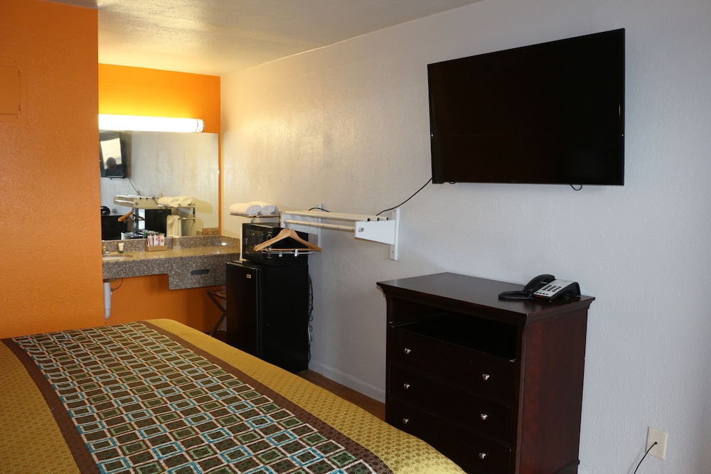 Standard Room, 1 King Bed, Accessible, Non Smoking photo 1