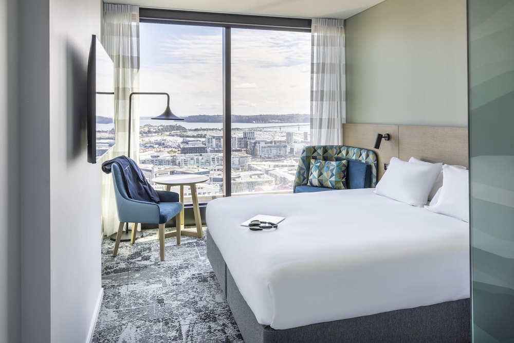 Standard Room, 1 Queen Bed, Harbor View (with Free Breakfast) - Photo 3
