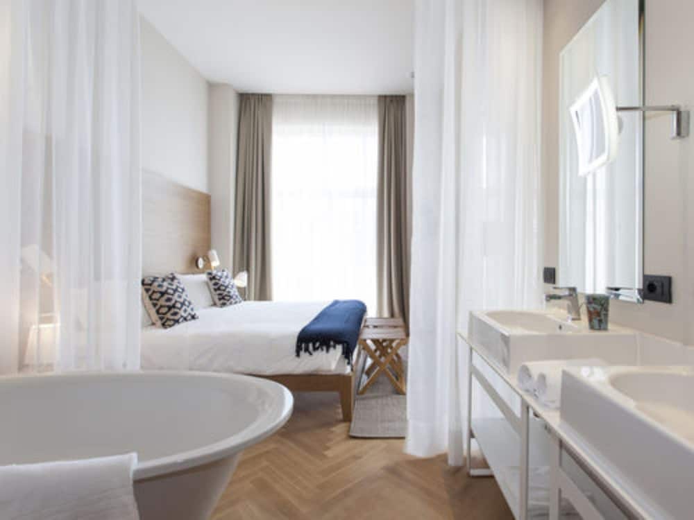 Suite, Lake View photo 3