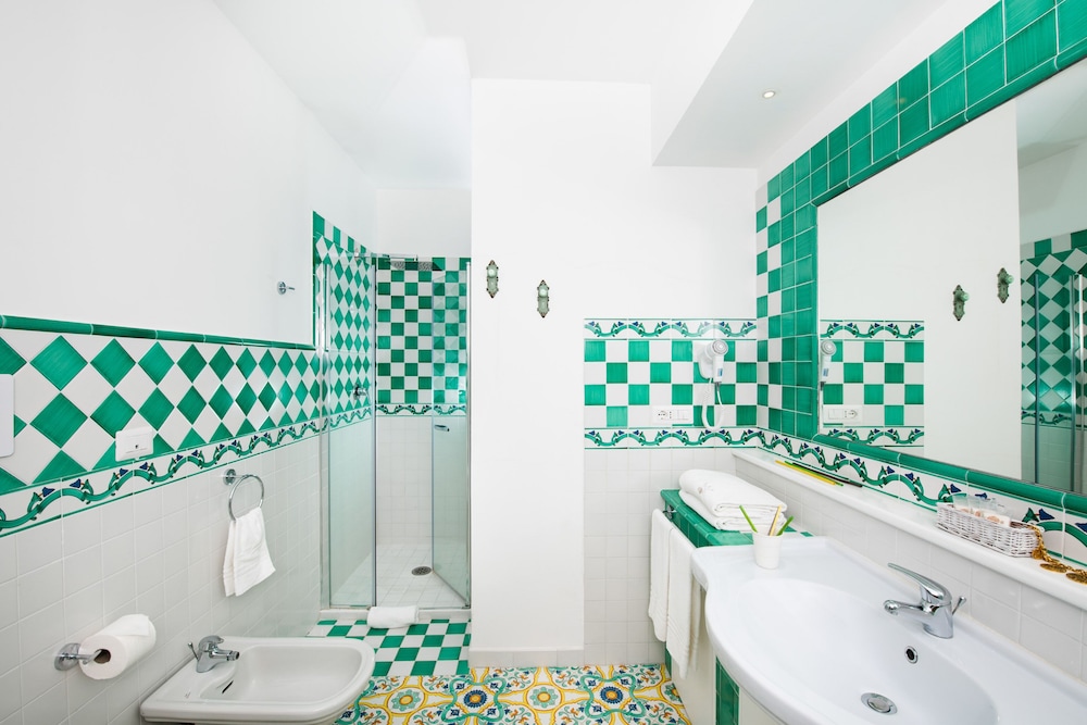 Deluxe Double Room, Balcony, Sea View - Photo 11