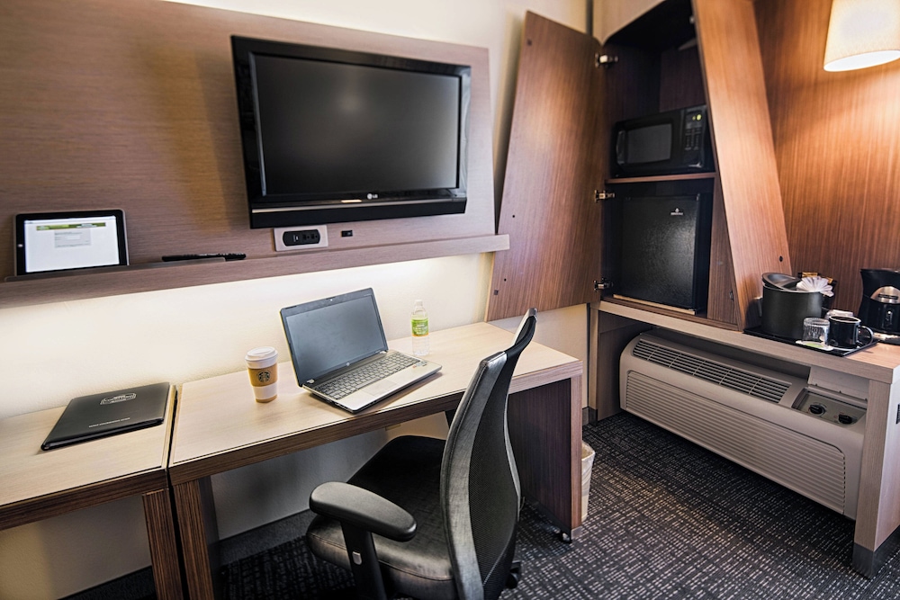 Suite, 2 Double Beds (Hearing Accessible) photo 1