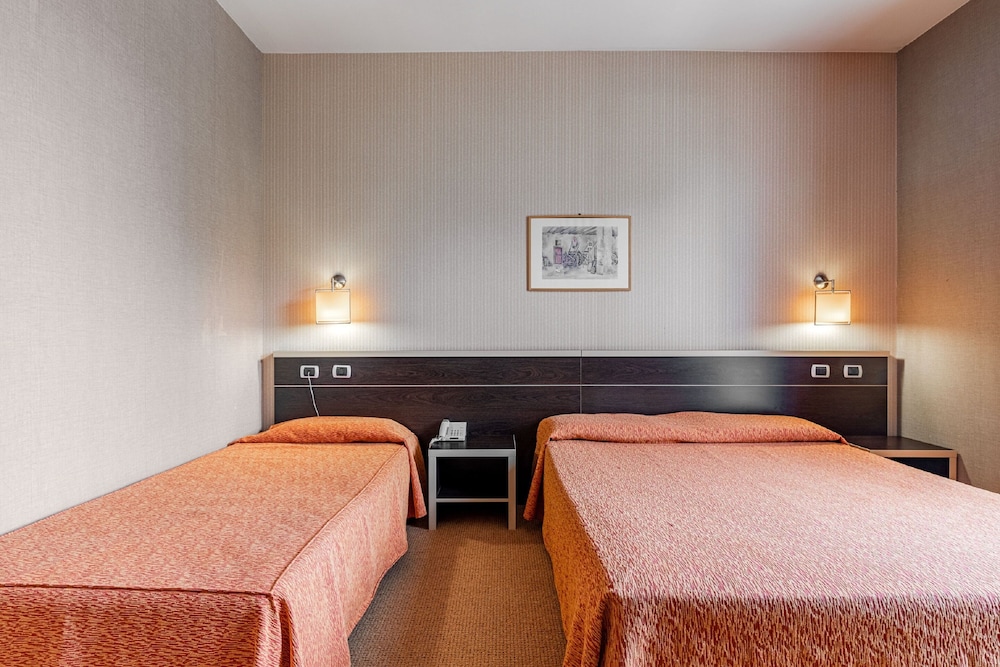 Deluxe Triple Room - Photo 5
