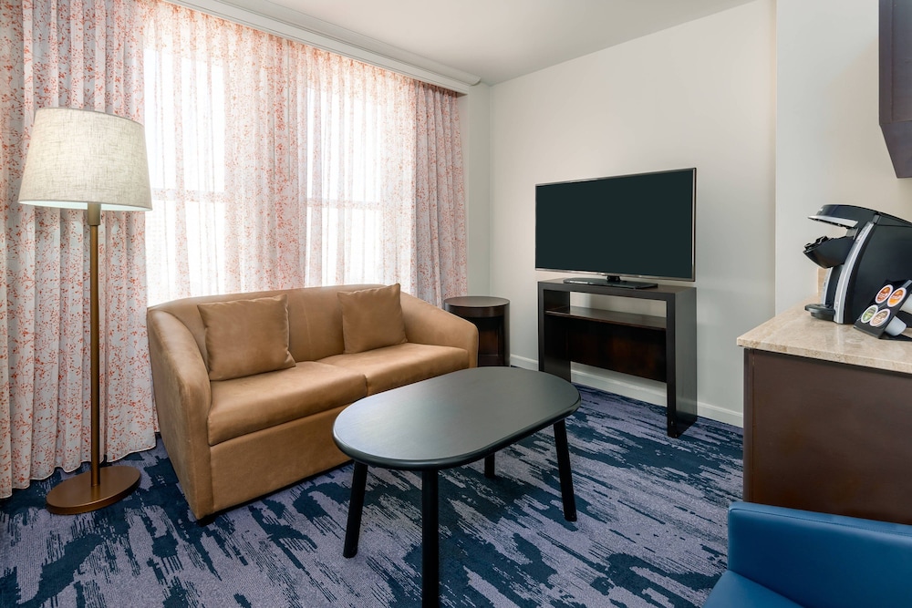 Suite, 1 Bedroom, Corner - Photo 4