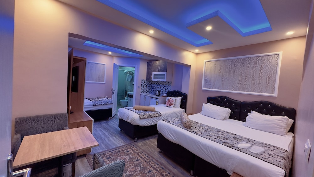 Family Quadruple Room photo 2