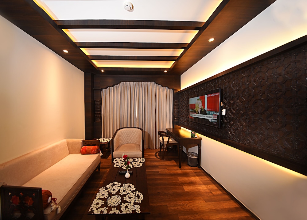 Deluxe Double Room - Photo 13