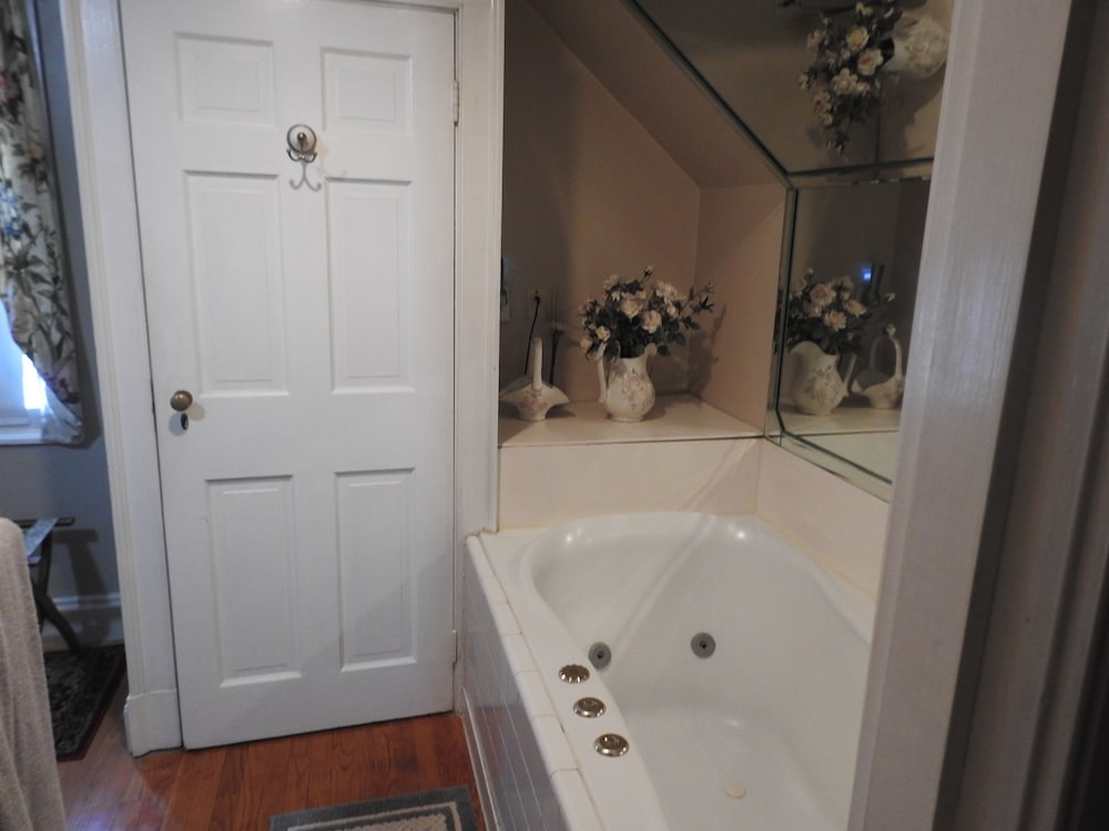 Deluxe Room, Private Bathroom (The Retreat) photo 2