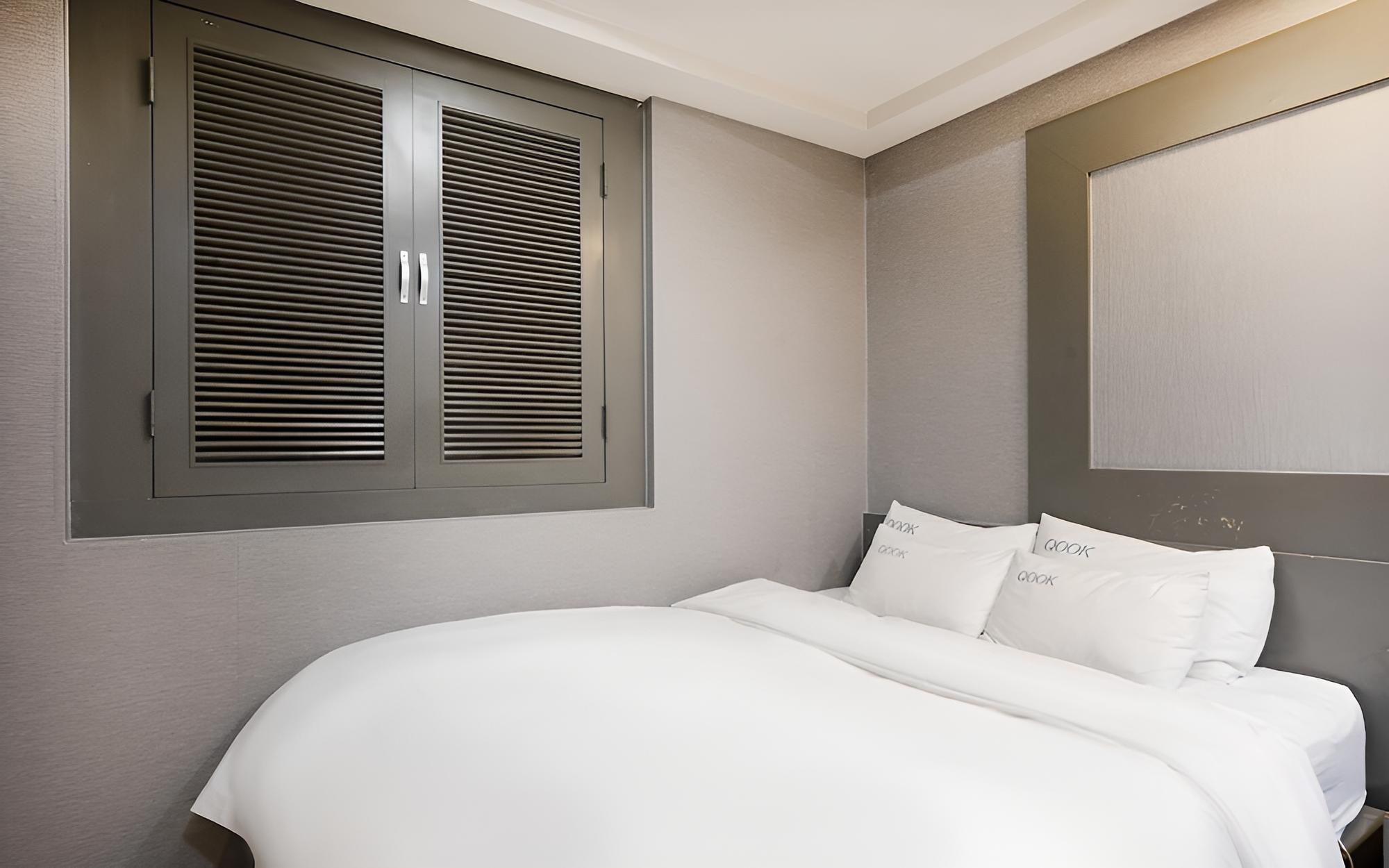 Room (Standard Room (Netflix 65inch TV)) - Photo 6