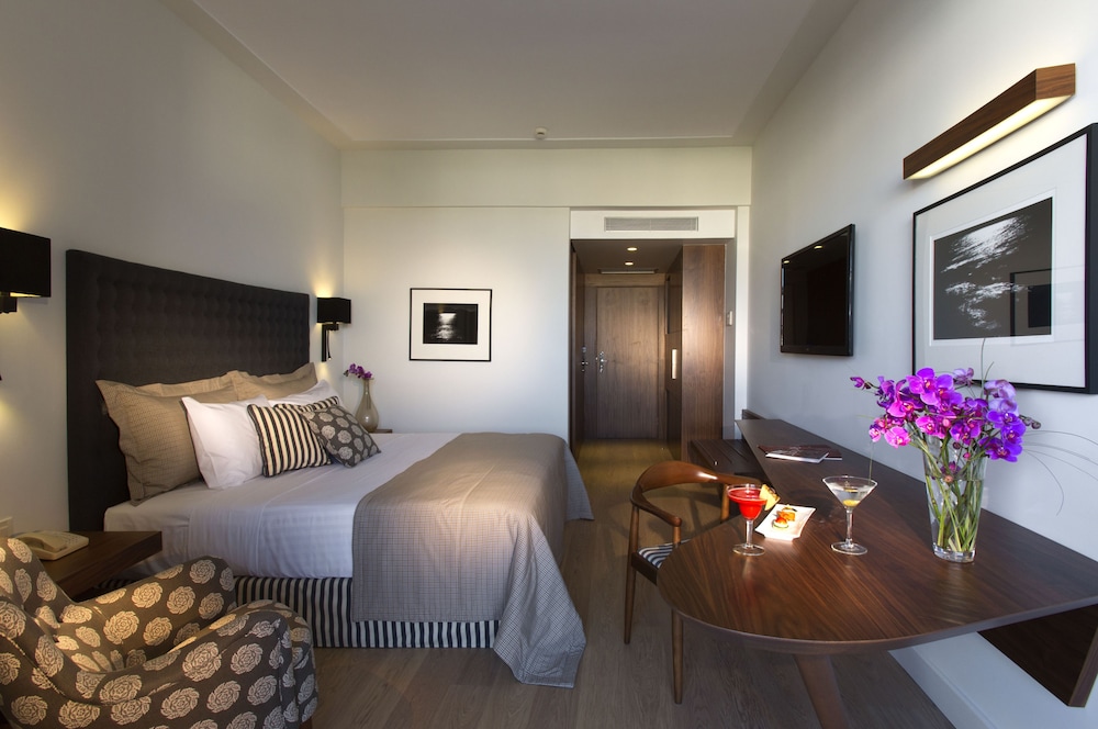 Family Room, City View