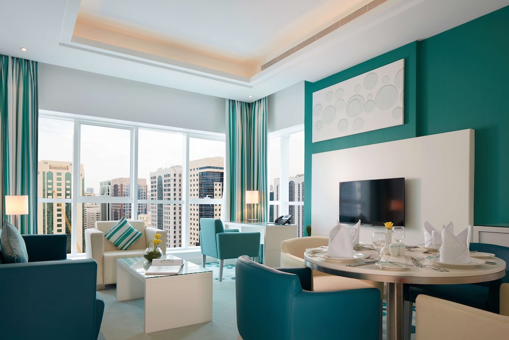 Suite, 1 King Bed, Balcony, City View (Diplomatic) photo 1