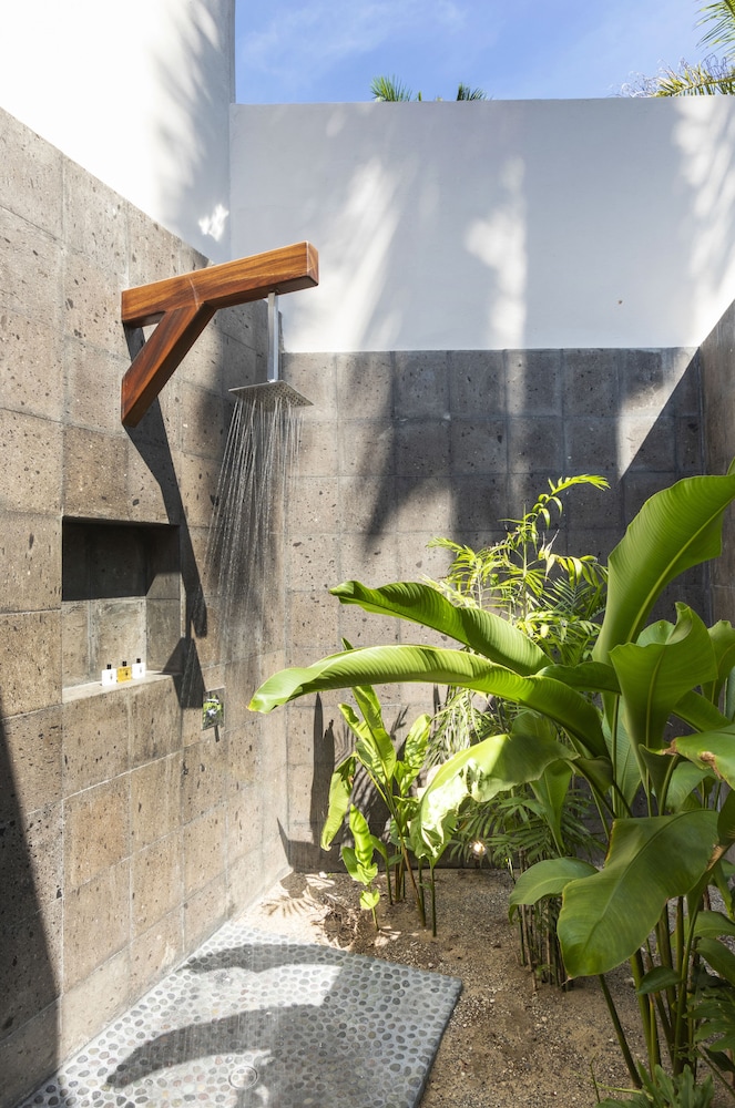 Suite (Swim-Up) - Photo 5