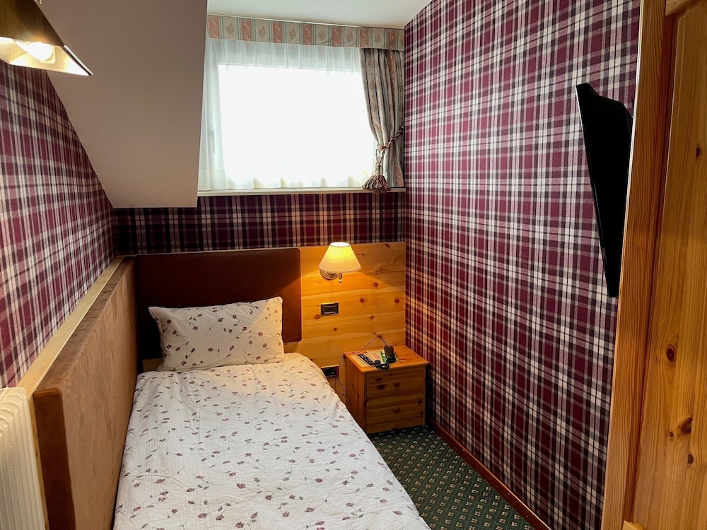 Basic Single Room photo 2