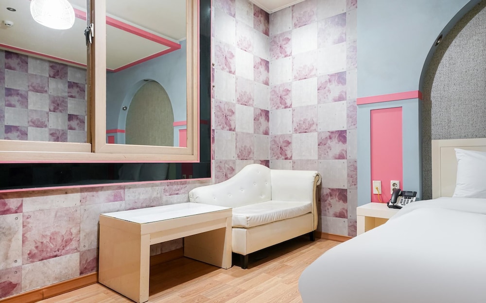 Room (Standard Room) - Photo 2
