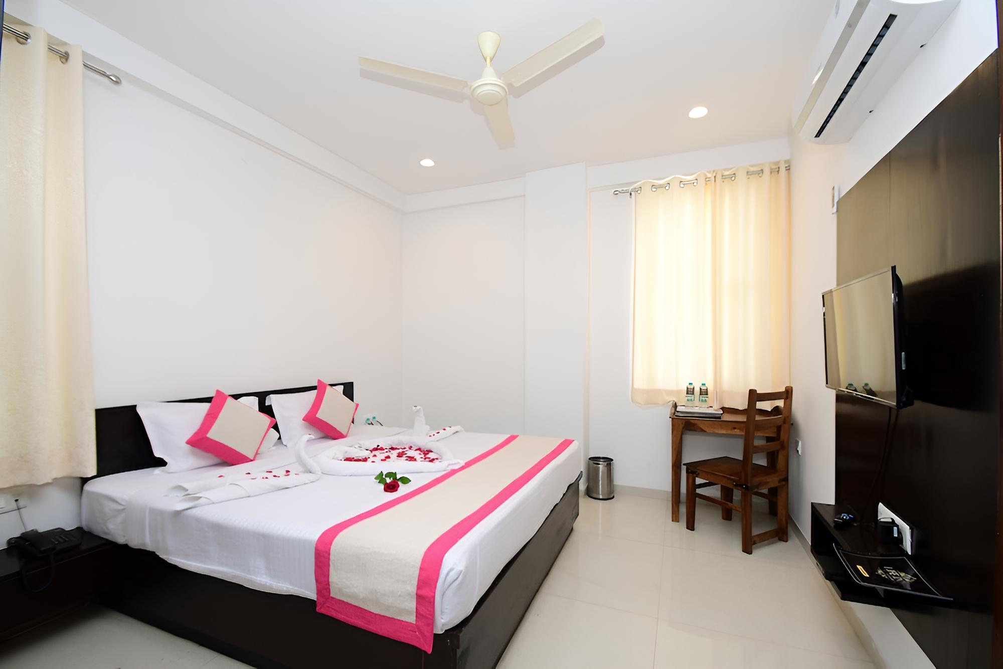 Deluxe Double Room - Photo 12