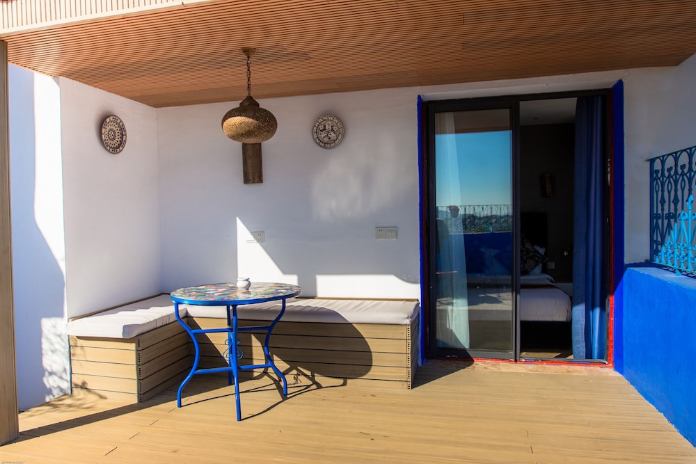 Junior Suite with balcony - Photo 13