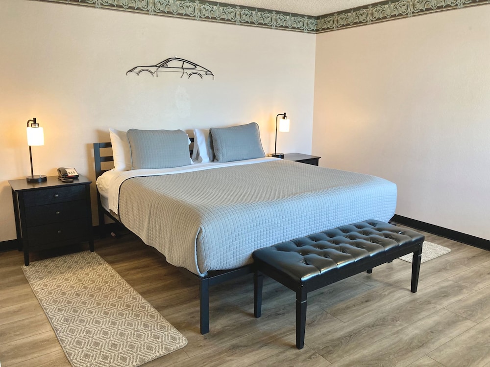 Standard Room, 1 King Bed, Accessible, Non Smoking - Photo 1