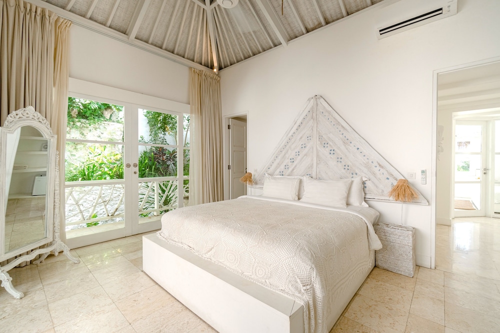 White Dream Suite