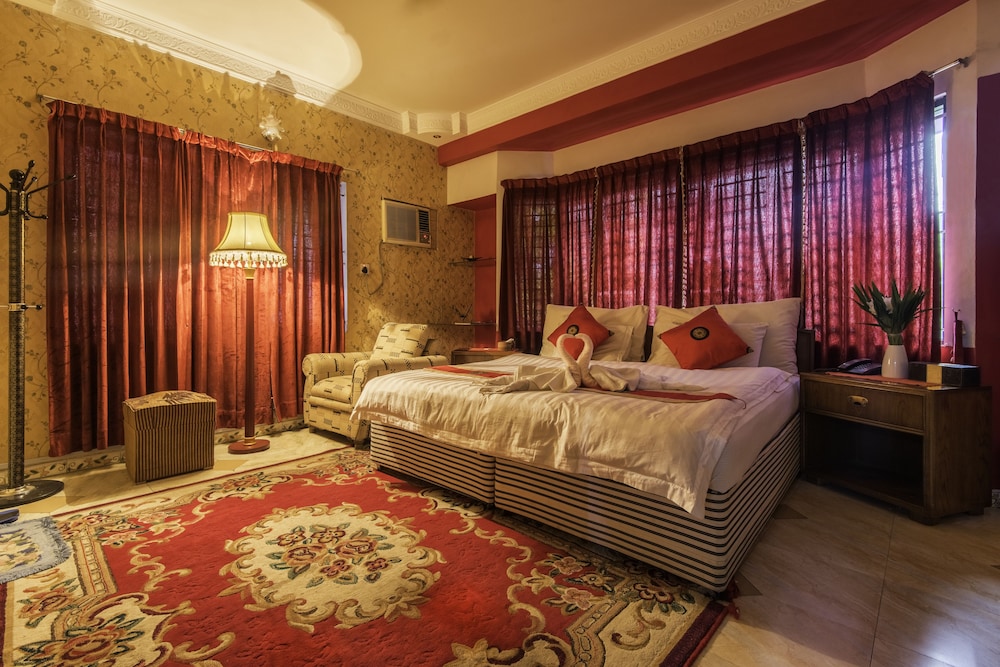 Premier Suite, 1 Queen Bed, Non Smoking, City View photo 2