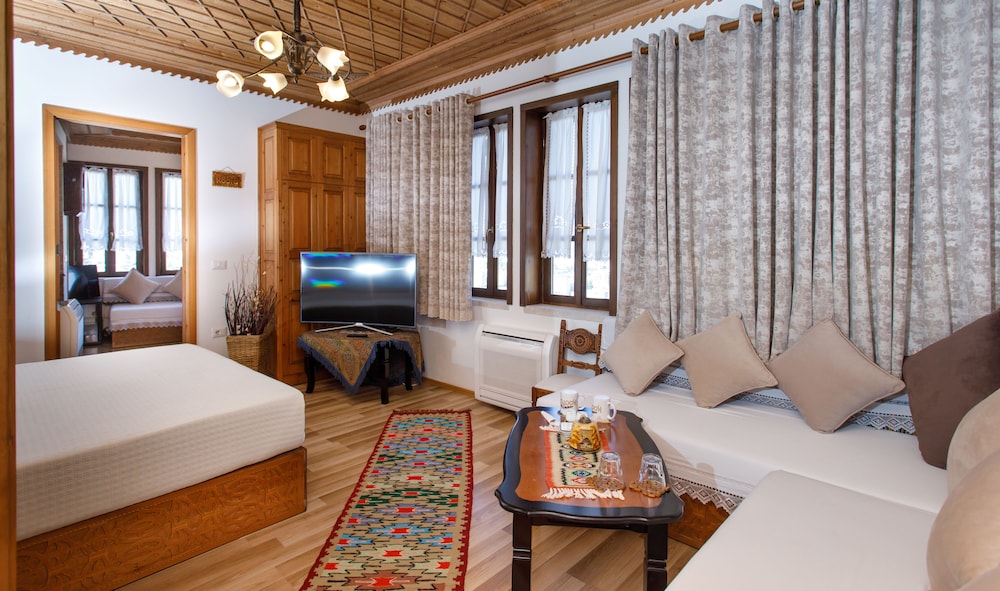 Deluxe Suite, City View photo 2