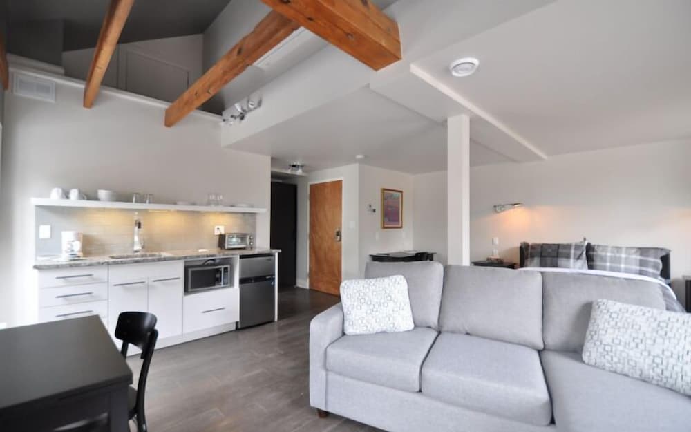 Queen Suite 3 photo 3