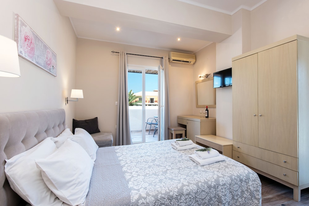 Deluxe Triple Room photo 2
