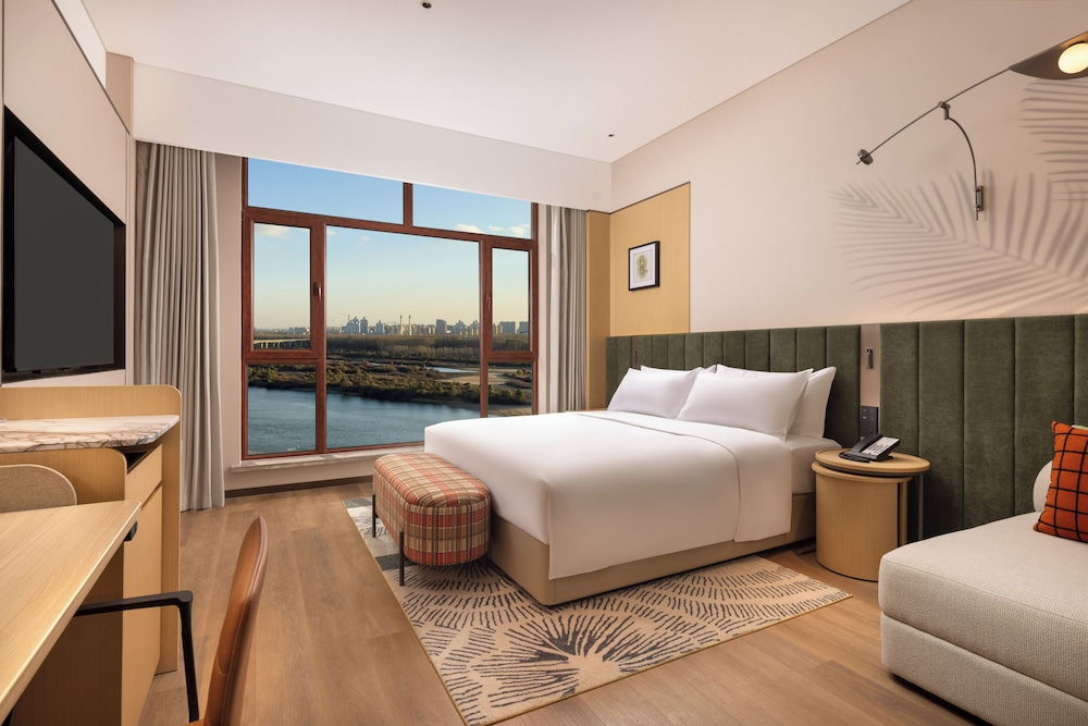 Room, 1 King Bed, River View (Guest)